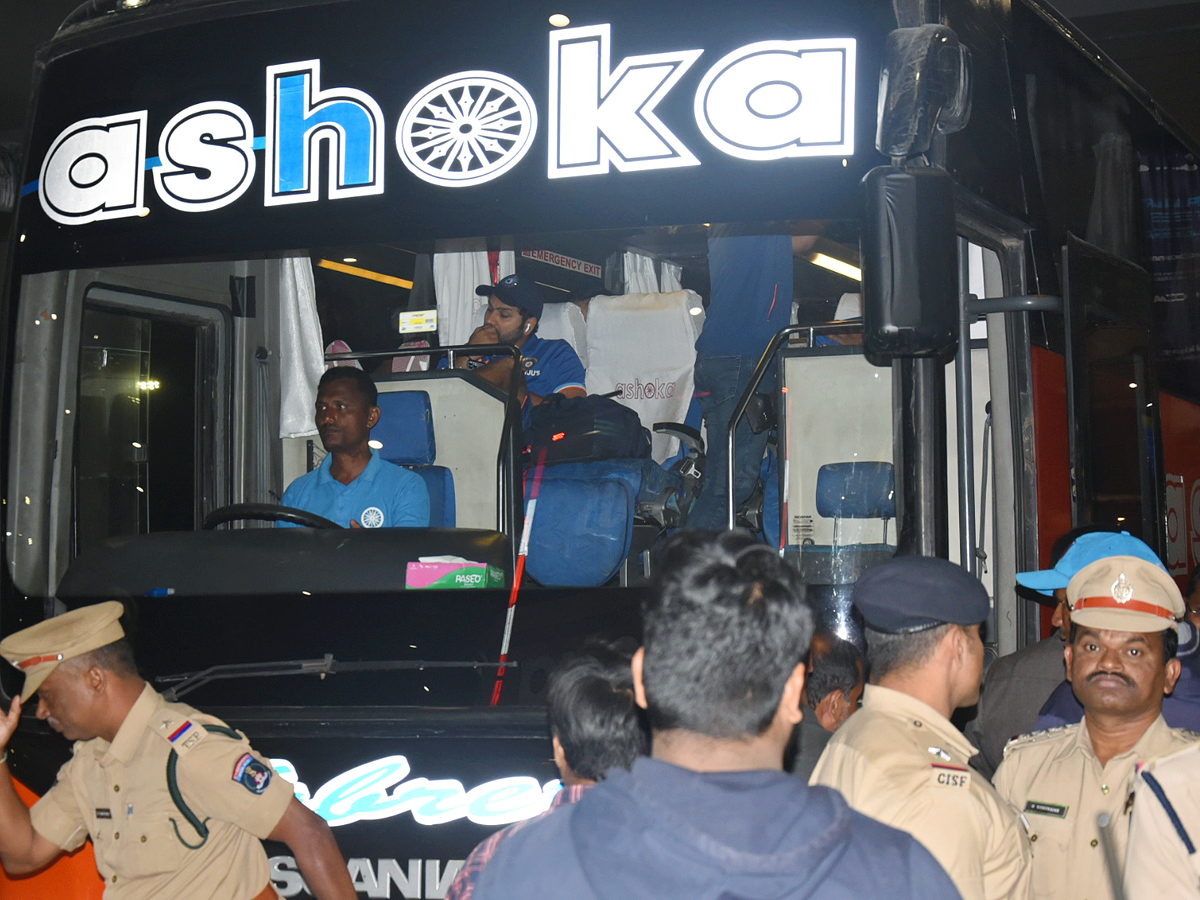 Indian Cricketers Reached to Hyderabad at Rajiv Gandhi International Airport Photos - Sakshi6