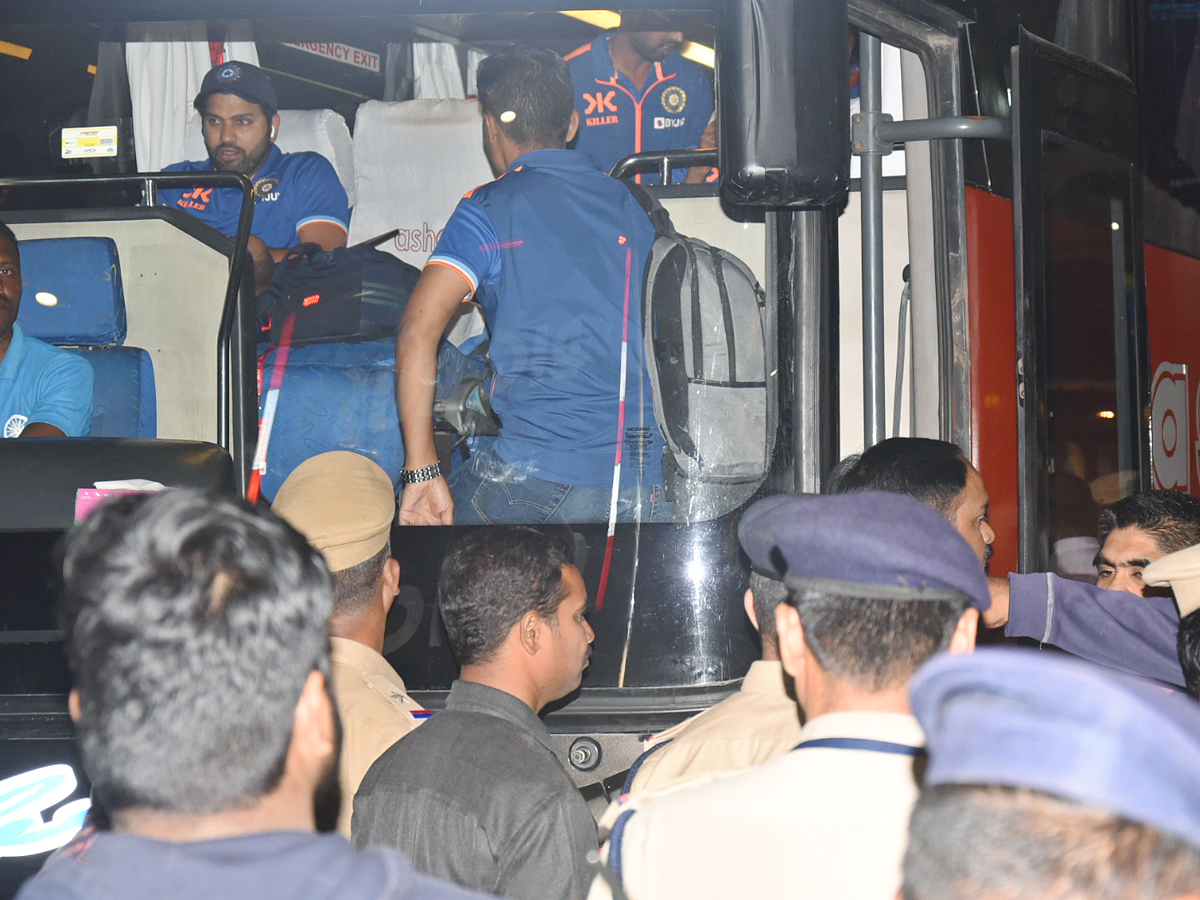 Indian Cricketers Reached to Hyderabad at Rajiv Gandhi International Airport Photos - Sakshi7