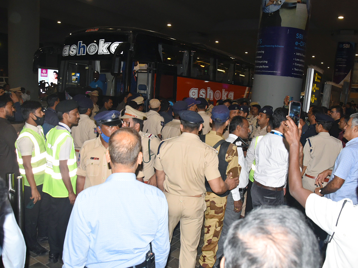 Indian Cricketers Reached to Hyderabad at Rajiv Gandhi International Airport Photos - Sakshi8