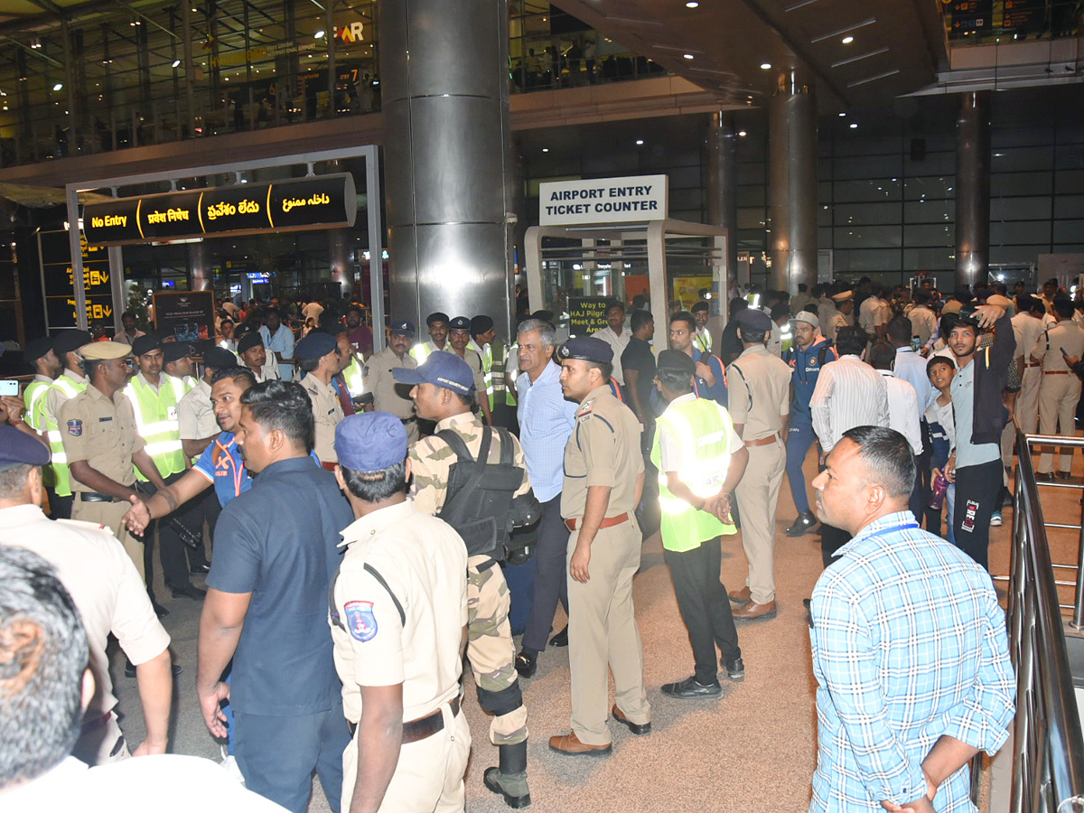 Indian Cricketers Reached to Hyderabad at Rajiv Gandhi International Airport Photos - Sakshi9