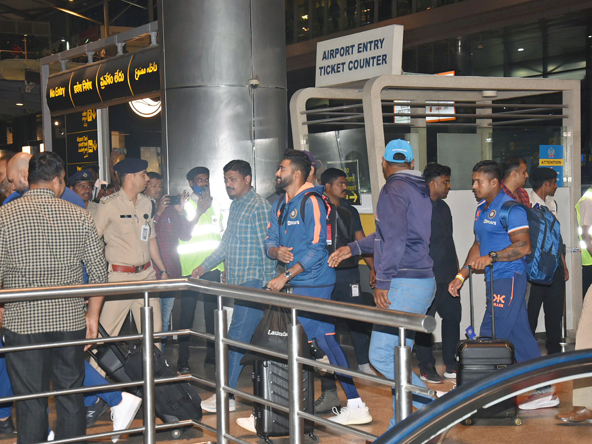 Indian Cricketers Reached to Hyderabad at Rajiv Gandhi International Airport Photos - Sakshi10