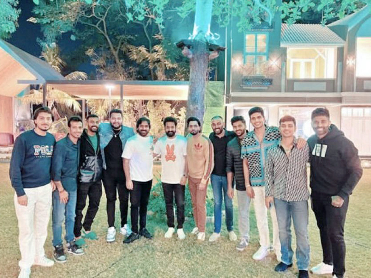 Jr NTR meets team India cricketers Photos - Sakshi3