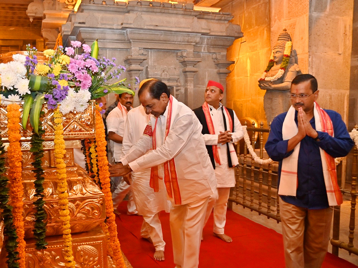 CM KCR Along With Three state CMs Visit Yadadri Sri lakshmi Narasimha Swamy Temple Photos - Sakshi11