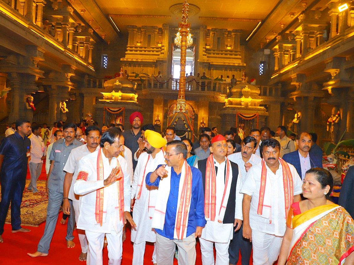 CM KCR Along With Three state CMs Visit Yadadri Sri lakshmi Narasimha Swamy Temple Photos - Sakshi1