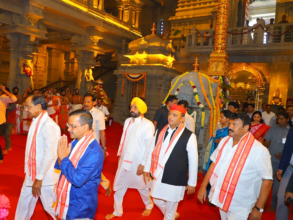 CM KCR Along With Three state CMs Visit Yadadri Sri lakshmi Narasimha Swamy Temple Photos - Sakshi13