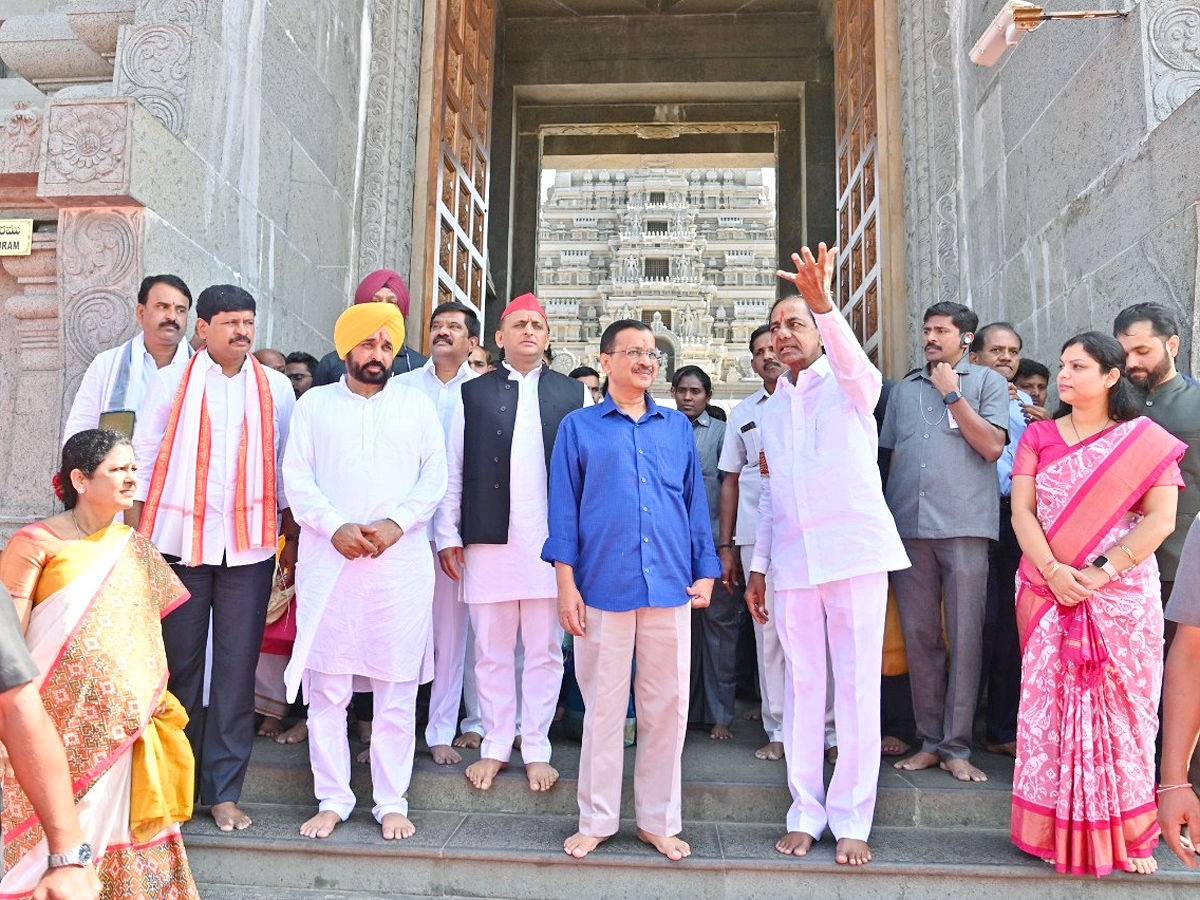 CM KCR Along With Three state CMs Visit Yadadri Sri lakshmi Narasimha Swamy Temple Photos - Sakshi4