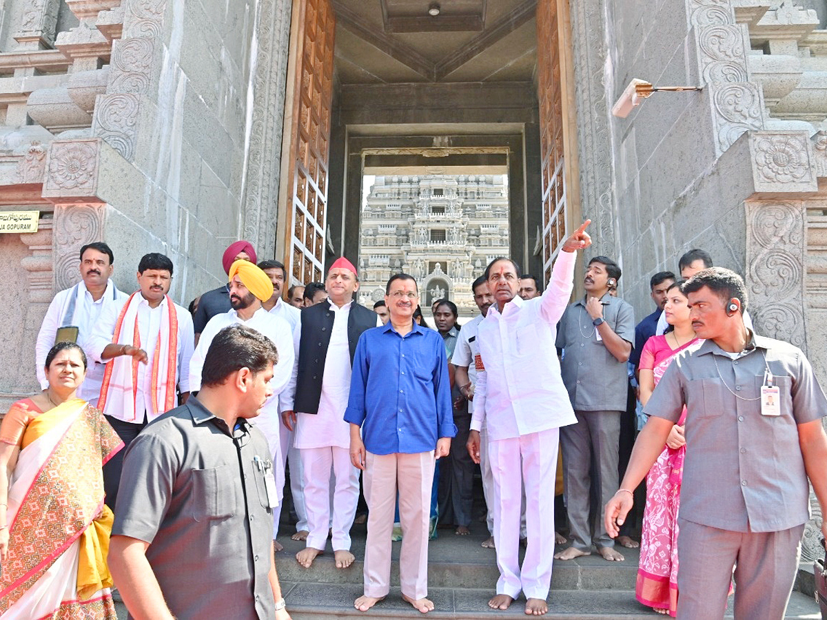 CM KCR Along With Three state CMs Visit Yadadri Sri lakshmi Narasimha Swamy Temple Photos - Sakshi5