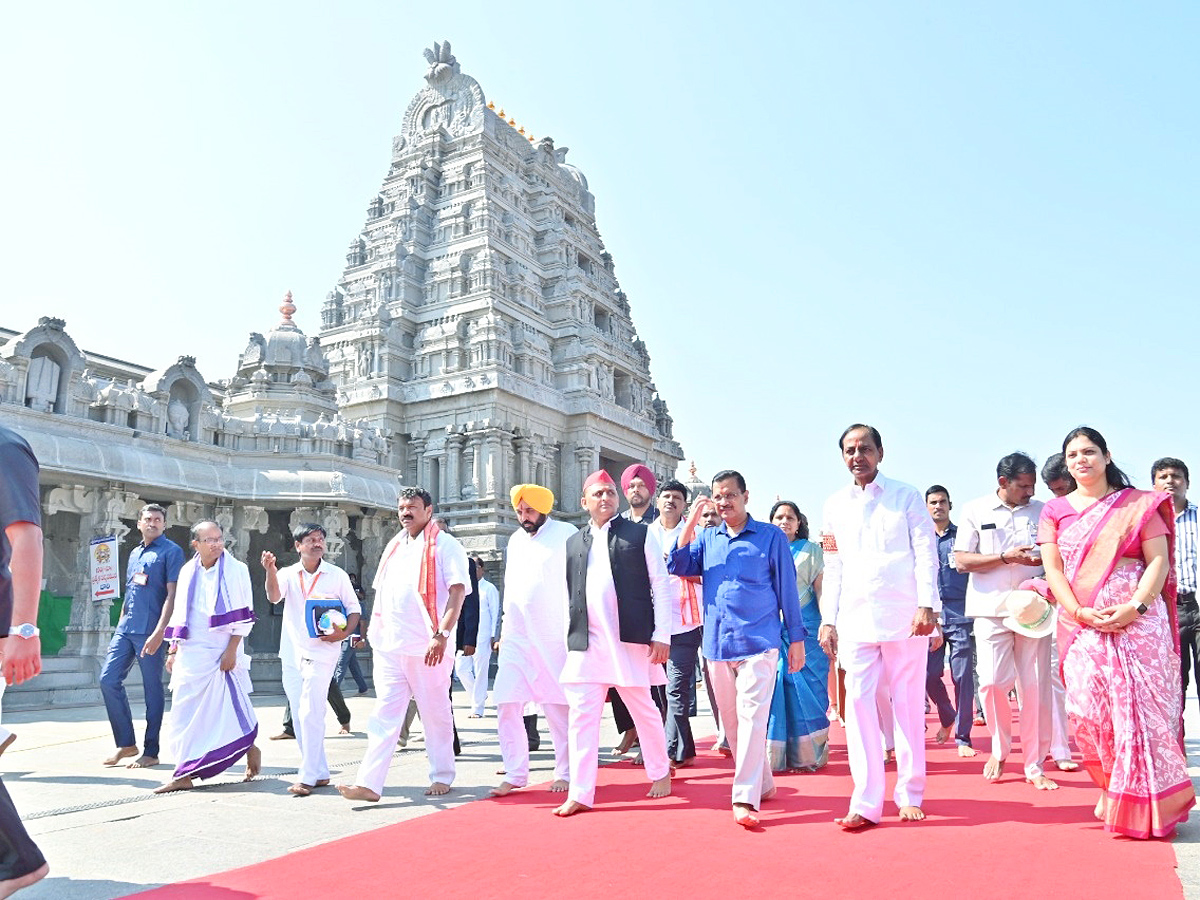 CM KCR Along With Three state CMs Visit Yadadri Sri lakshmi Narasimha Swamy Temple Photos - Sakshi7