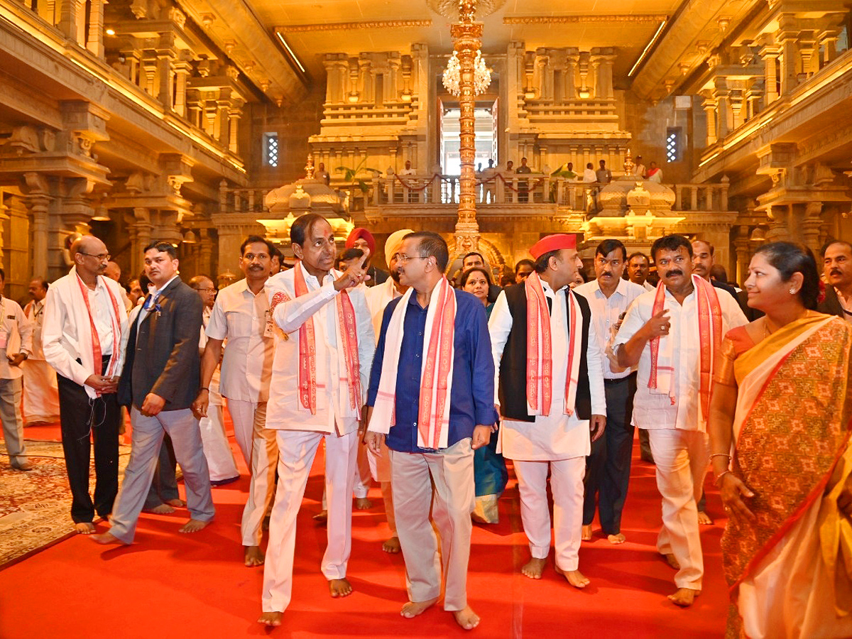 CM KCR Along With Three state CMs Visit Yadadri Sri lakshmi Narasimha Swamy Temple Photos - Sakshi8