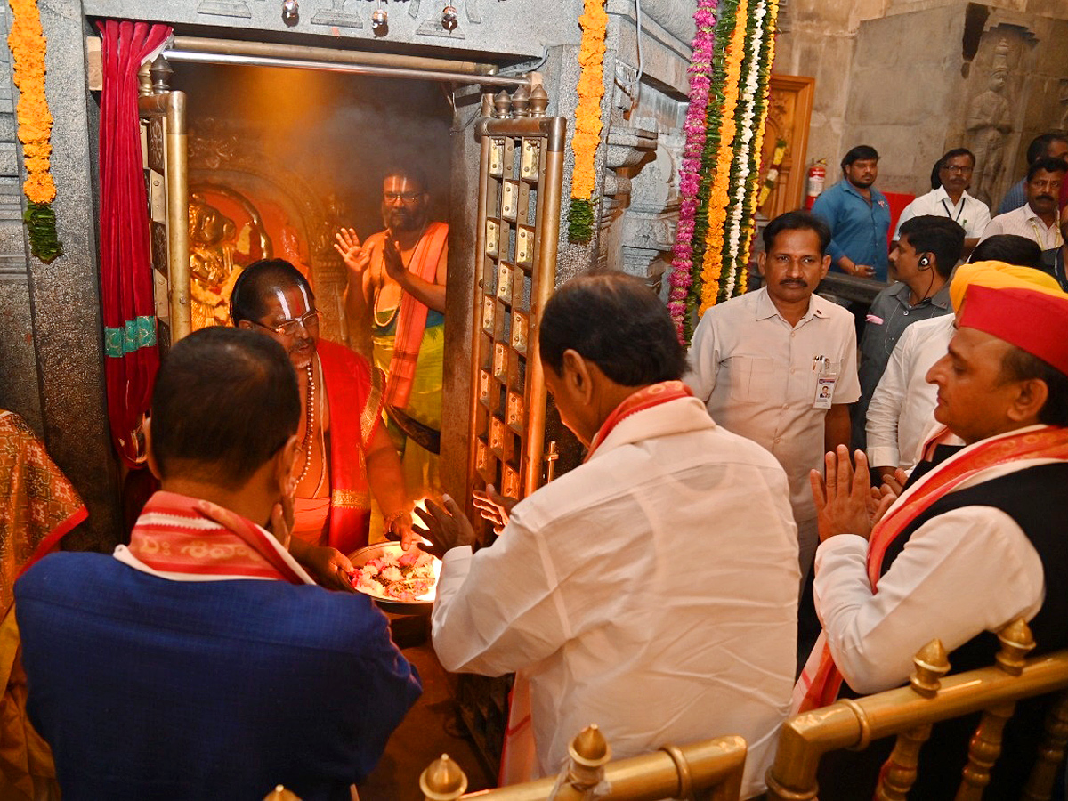 CM KCR Along With Three state CMs Visit Yadadri Sri lakshmi Narasimha Swamy Temple Photos - Sakshi10