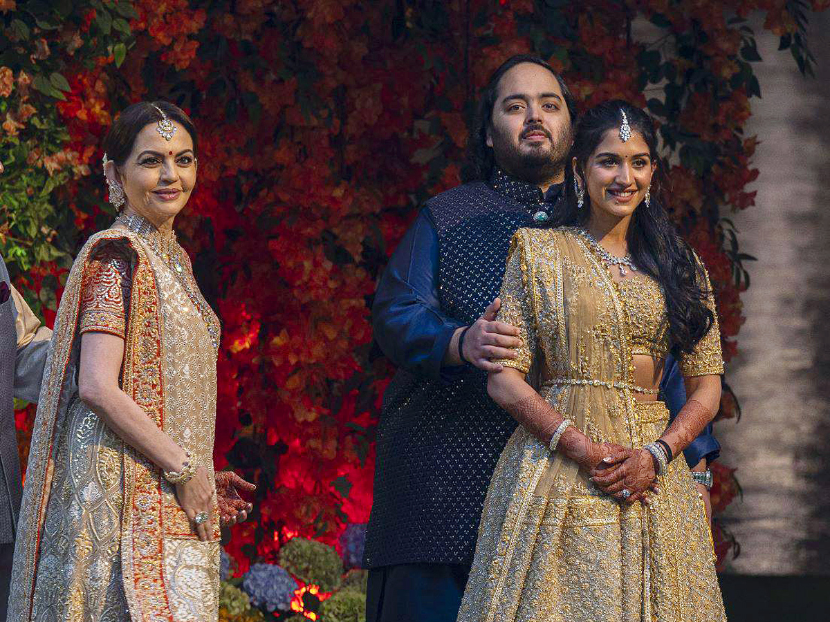 Anant Ambani And Radhika Merchant Gets Engaged At Antilia In Mumbai PHotos - Sakshi2