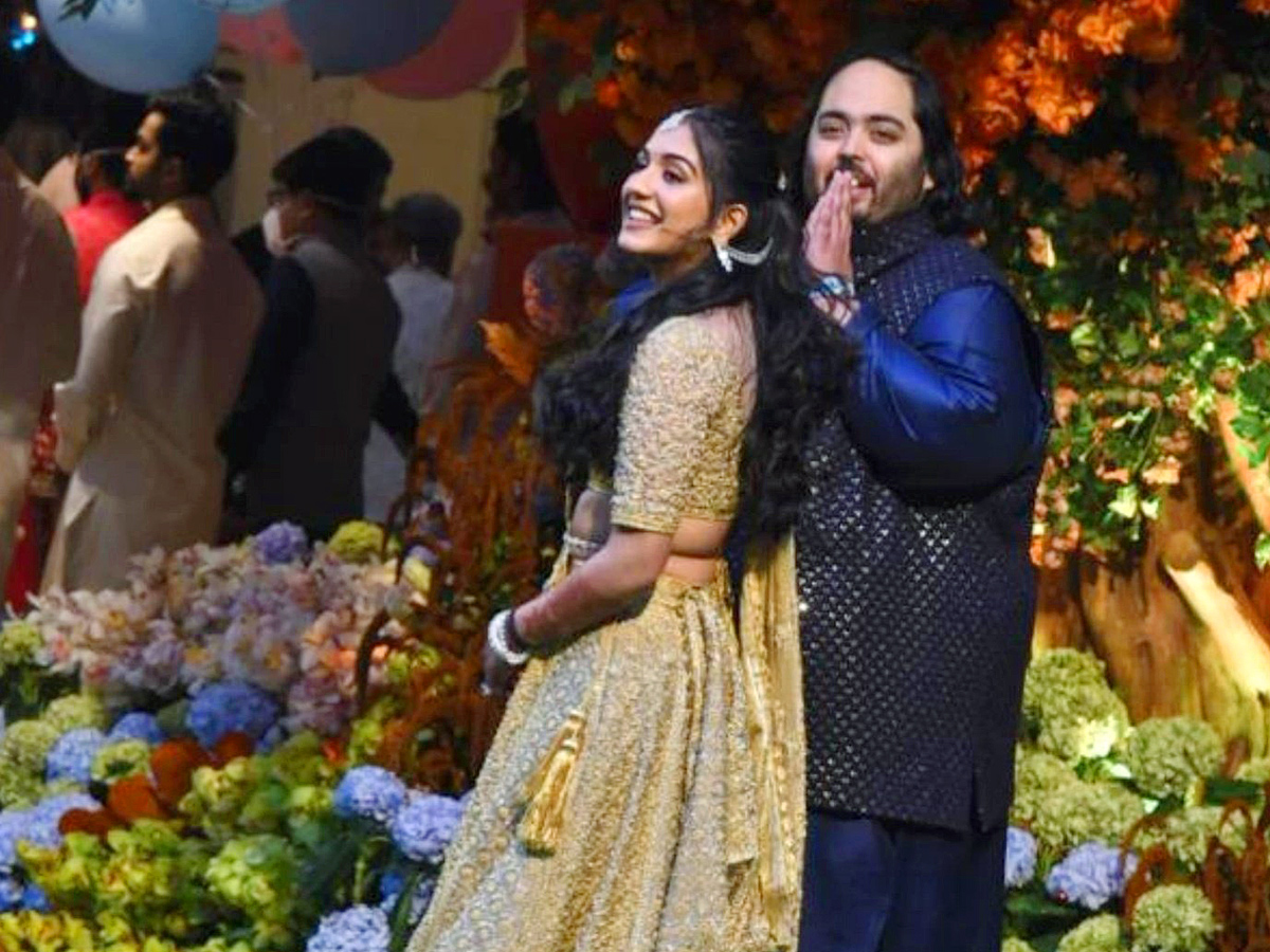 Anant Ambani And Radhika Merchant Gets Engaged At Antilia In Mumbai PHotos - Sakshi4