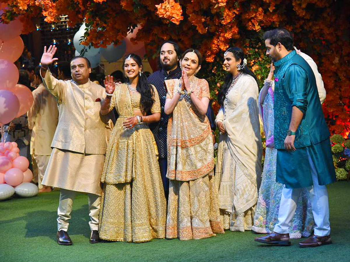 Anant Ambani And Radhika Merchant Gets Engaged At Antilia In Mumbai PHotos - Sakshi5