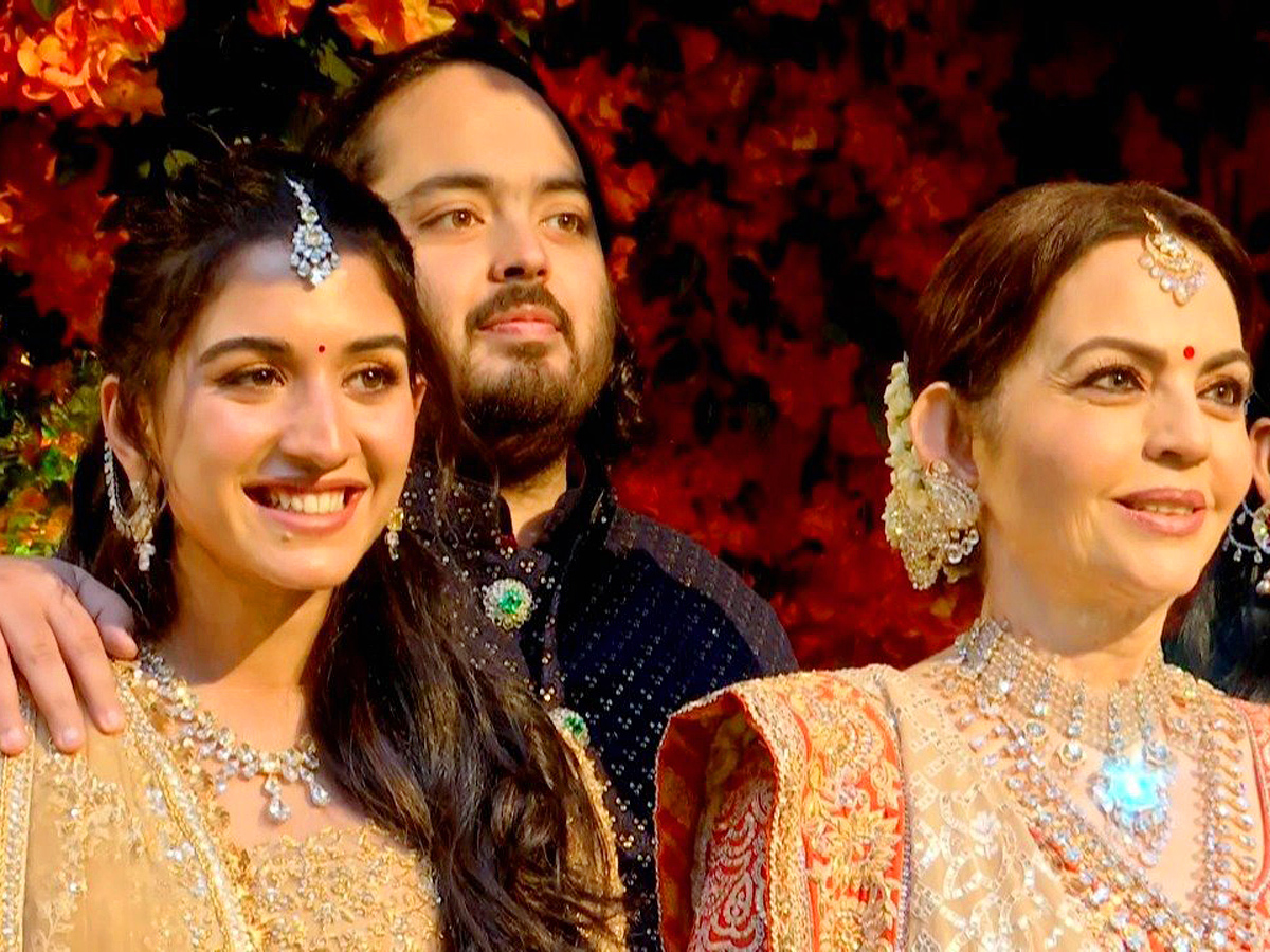 Anant Ambani And Radhika Merchant Gets Engaged At Antilia In Mumbai PHotos - Sakshi9