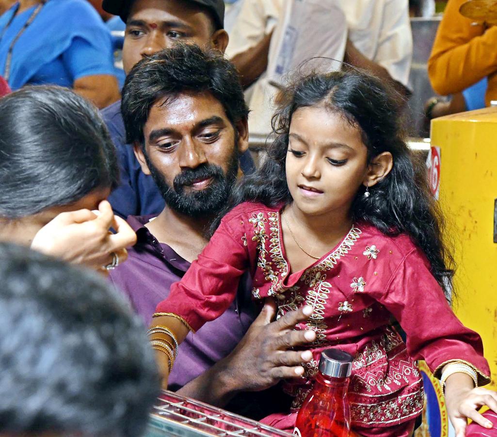 Devotees huge rush at Indrakeeladri Durga Devi Temple  - Sakshi12