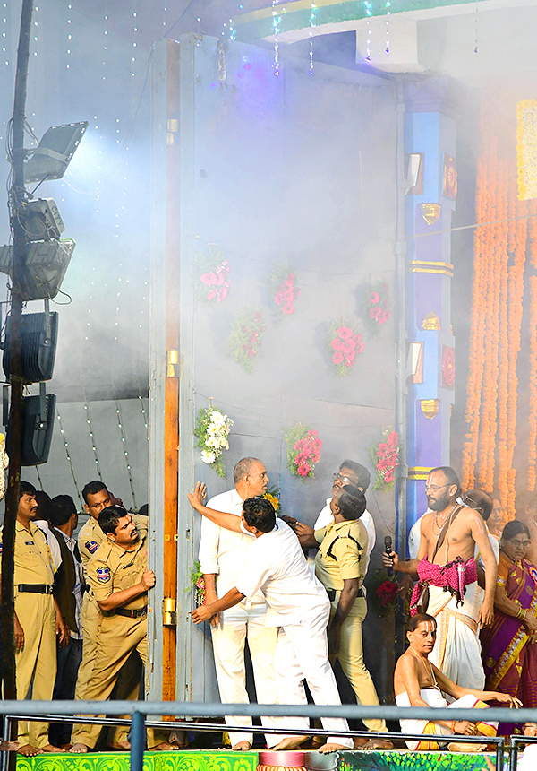 Vaikunta Ekadasi 2023 Celebrations at Bhadrachalam - Sakshi26