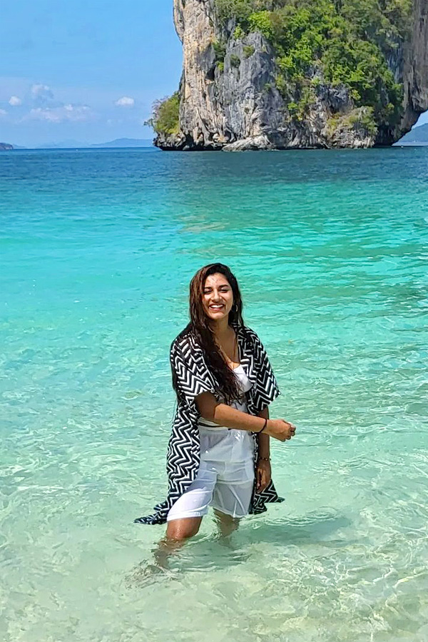 Anchor Vishnu Priya ENJOYING In Thailand Beach Photos - Sakshi8