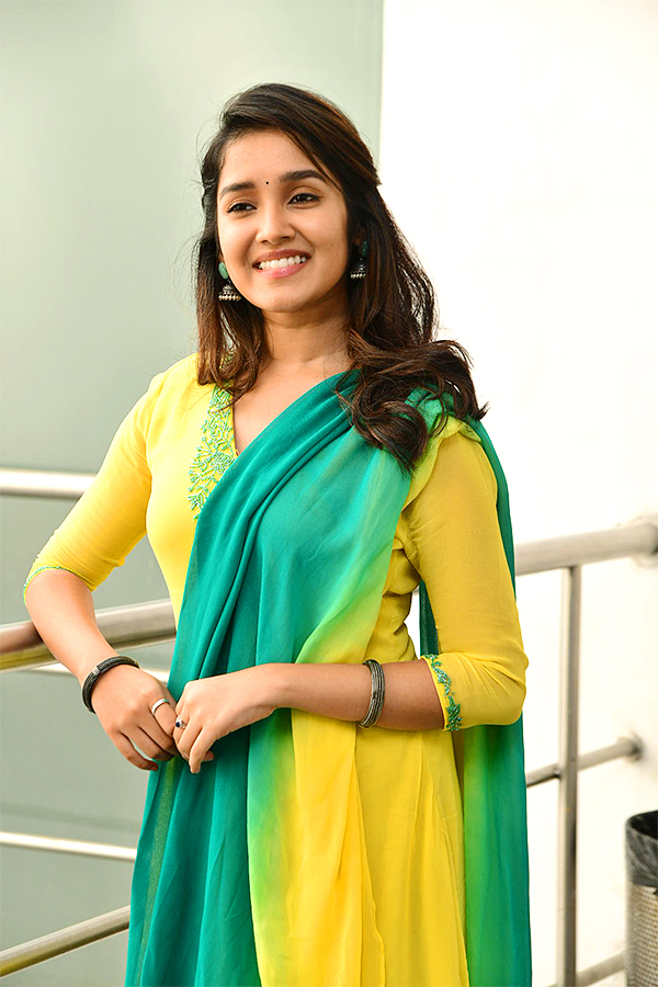 Actress Anikha Surendran Photos - Sakshi21