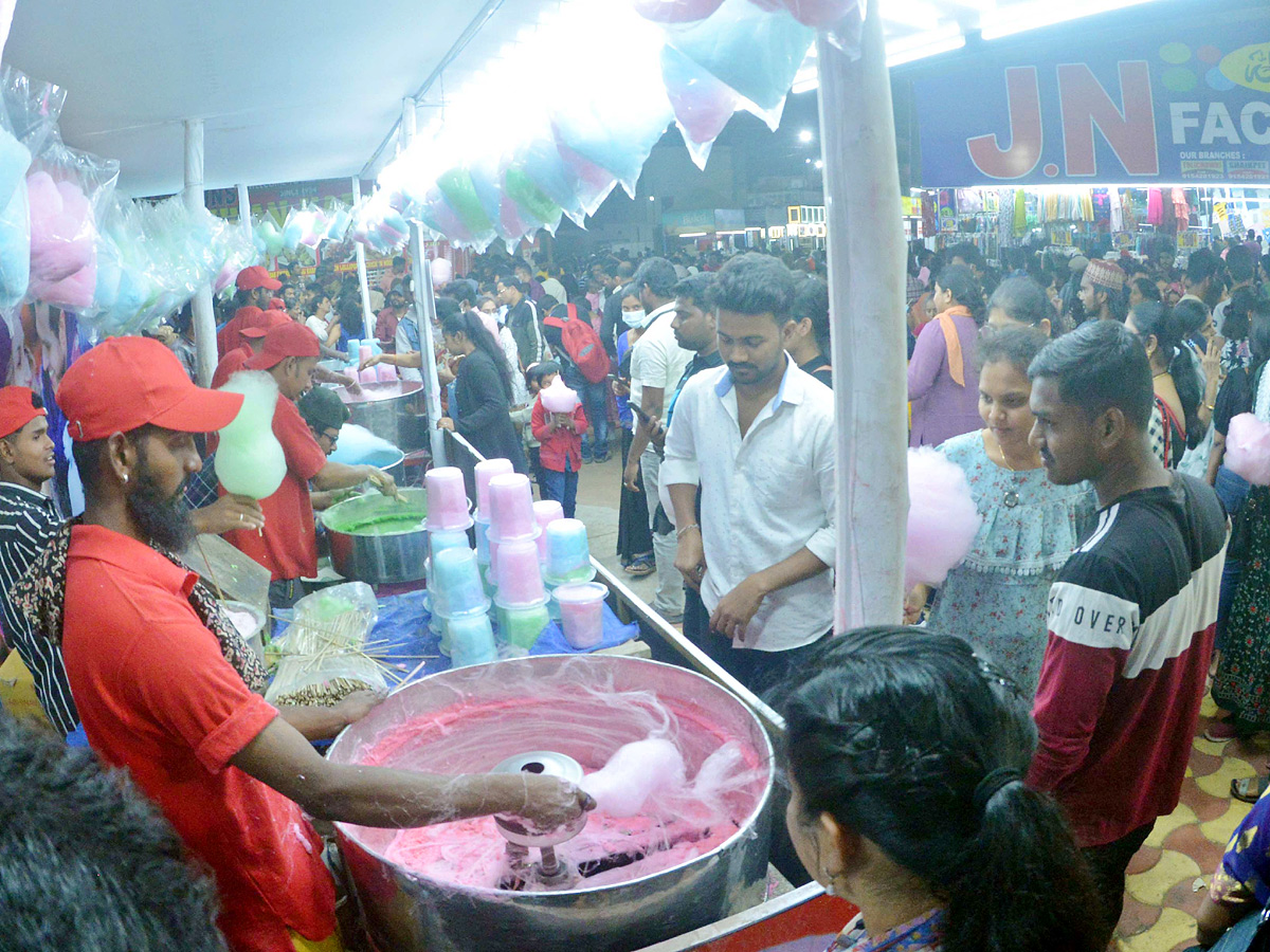 Nampally Exhibition Drawing Heavy Crowd Photos - Sakshi2