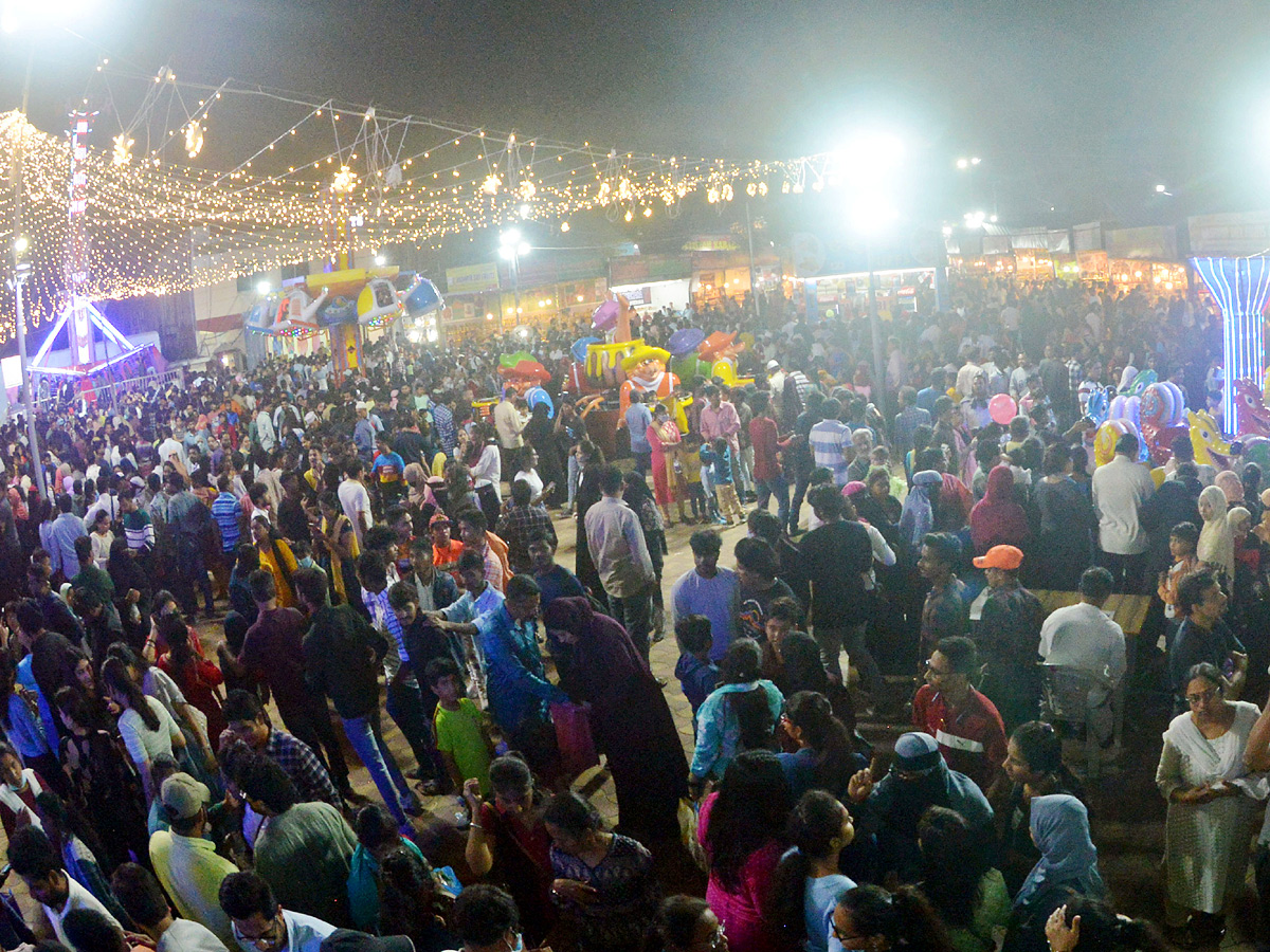 Nampally Exhibition Drawing Heavy Crowd Photos - Sakshi1