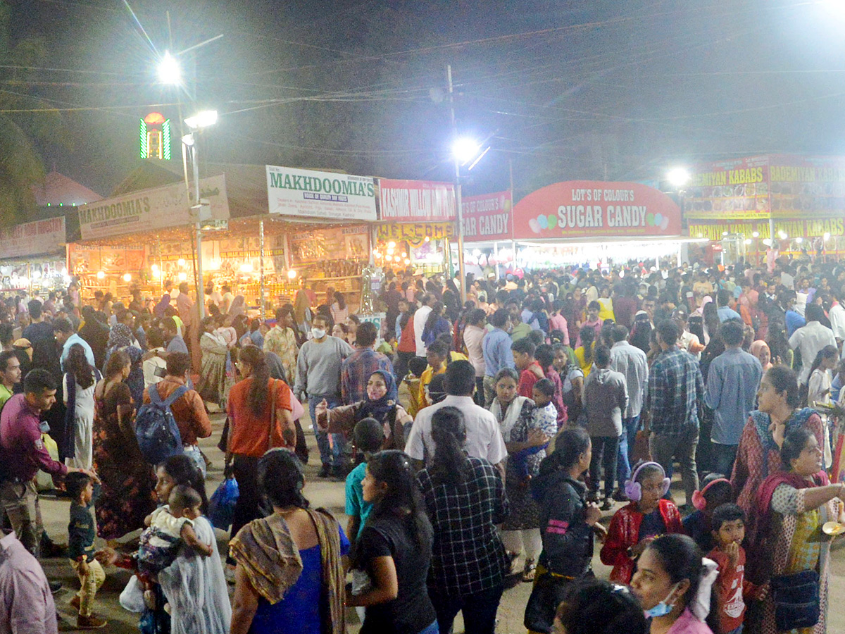 Nampally Exhibition Drawing Heavy Crowd Photos - Sakshi5