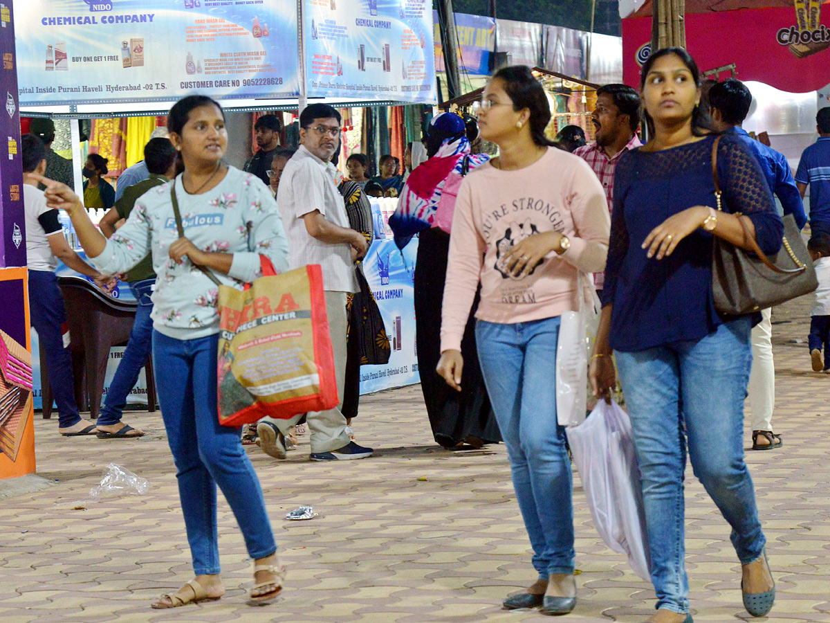 Nampally Exhibition Drawing Heavy Crowd Photos - Sakshi7