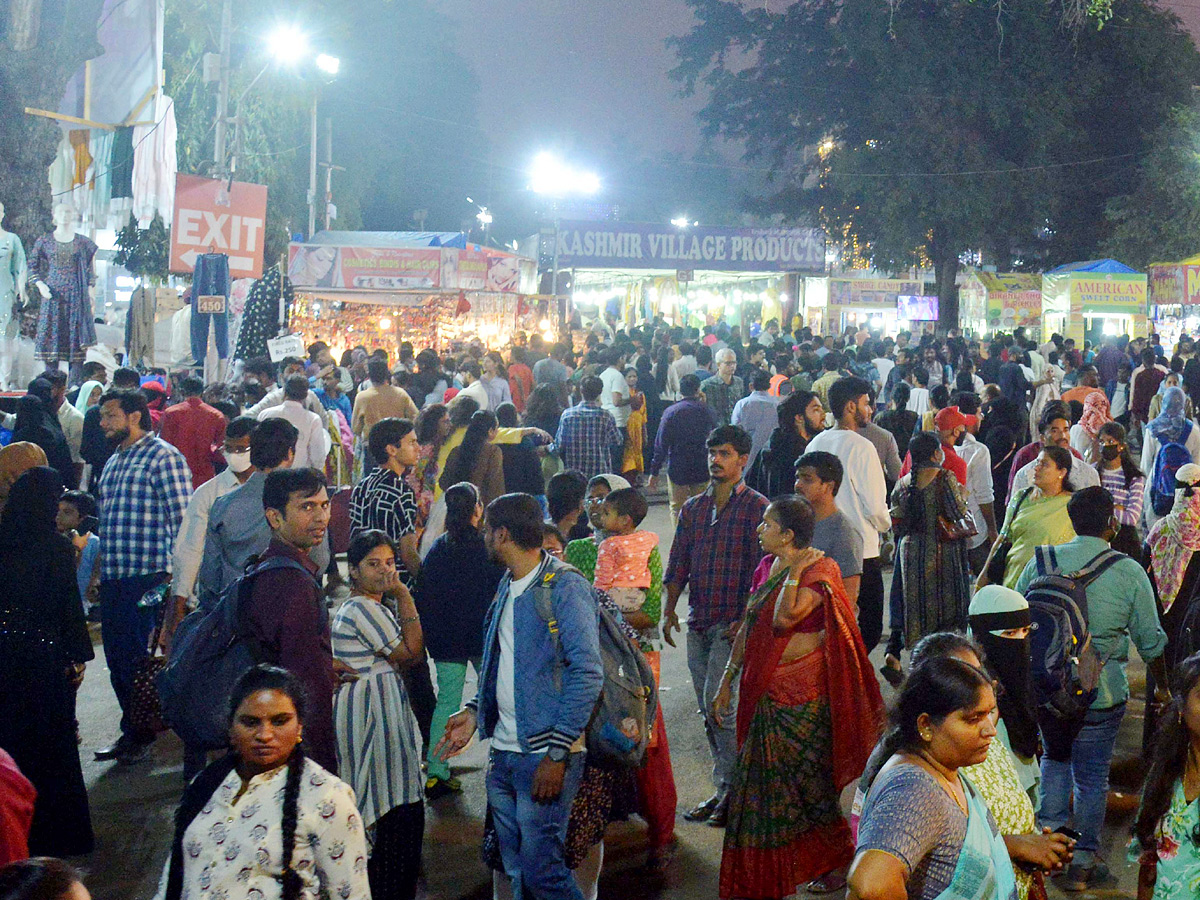 Nampally Exhibition Drawing Heavy Crowd Photos - Sakshi9