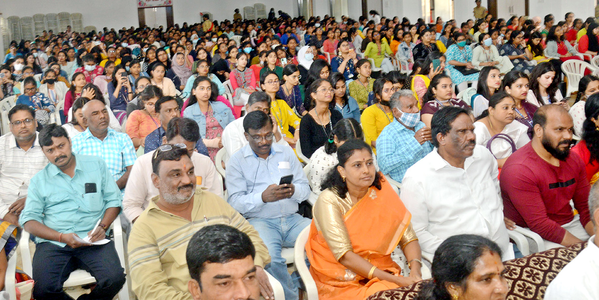 MLC Kavitha Attends Mediasphere Ceremony In St Francis College - Sakshi2