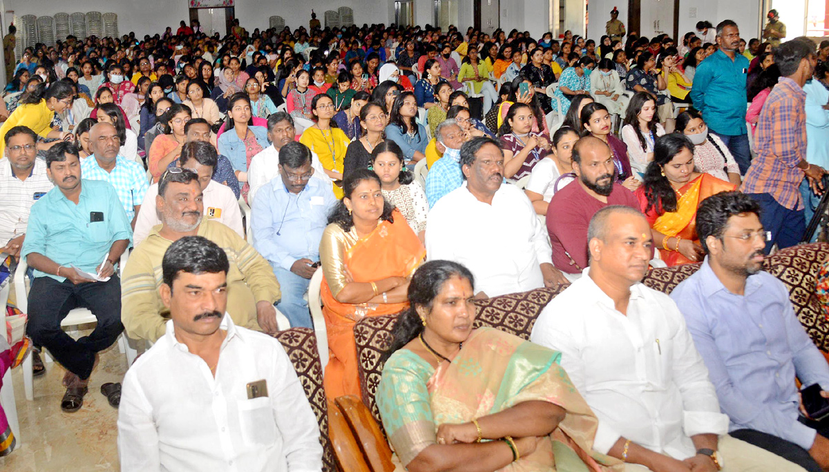 MLC Kavitha Attends Mediasphere Ceremony In St Francis College - Sakshi5