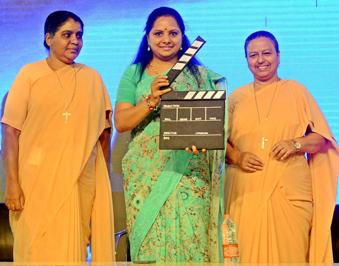 MLC Kavitha Attends Mediasphere Ceremony In St Francis College - Sakshi7