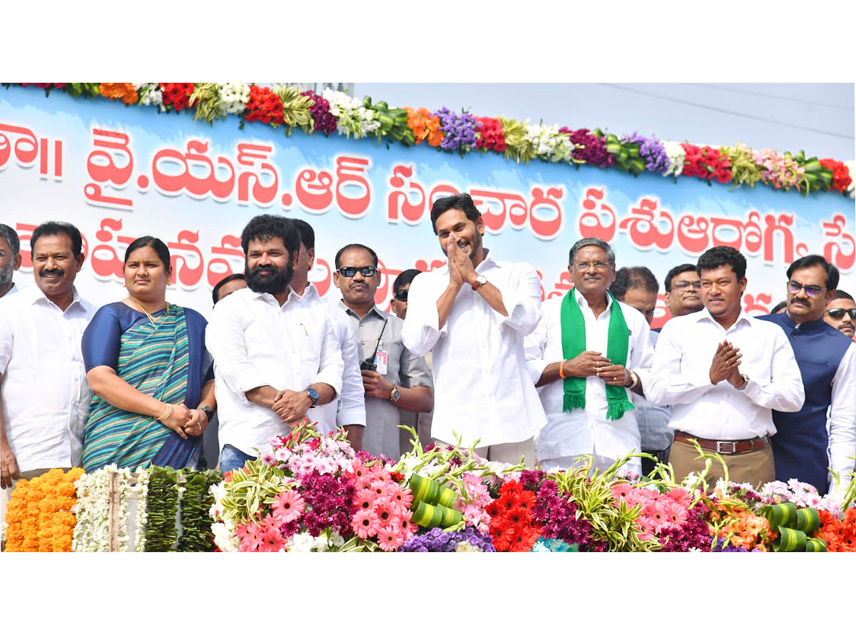 AP CM YS Jagan Flags Off 165 Veterinary Ambulances Photos - Sakshi15