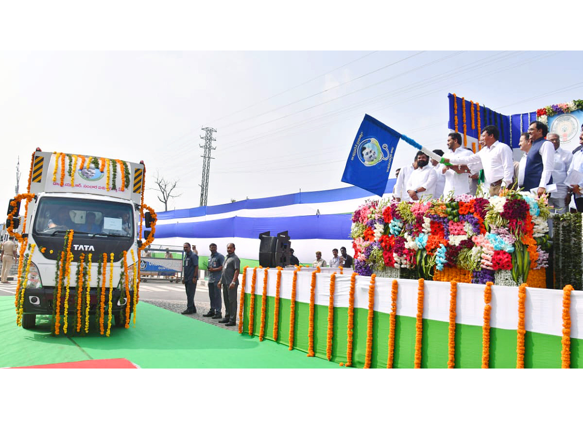 AP CM YS Jagan Flags Off 165 Veterinary Ambulances Photos - Sakshi2