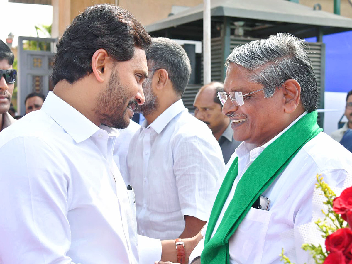 AP CM YS Jagan Flags Off 165 Veterinary Ambulances Photos - Sakshi20