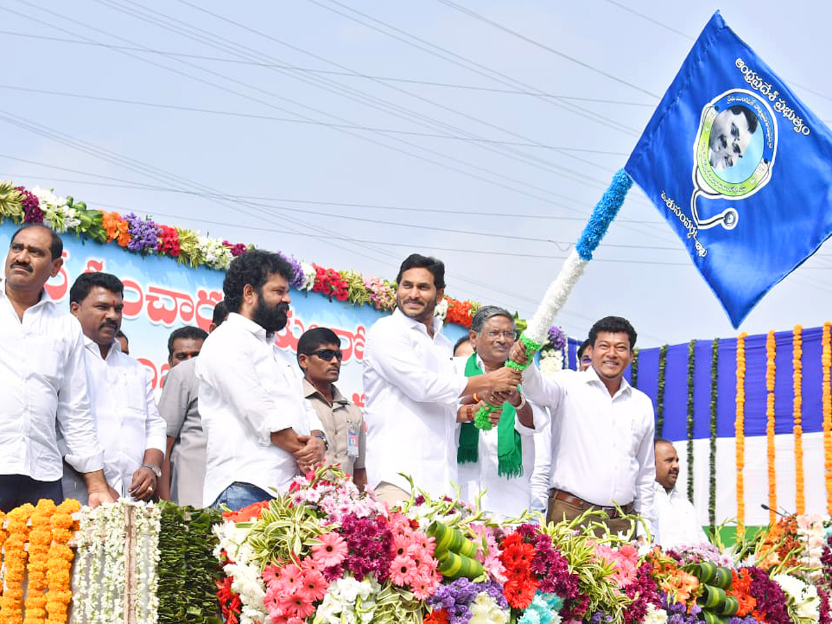 AP CM YS Jagan Flags Off 165 Veterinary Ambulances Photos - Sakshi3