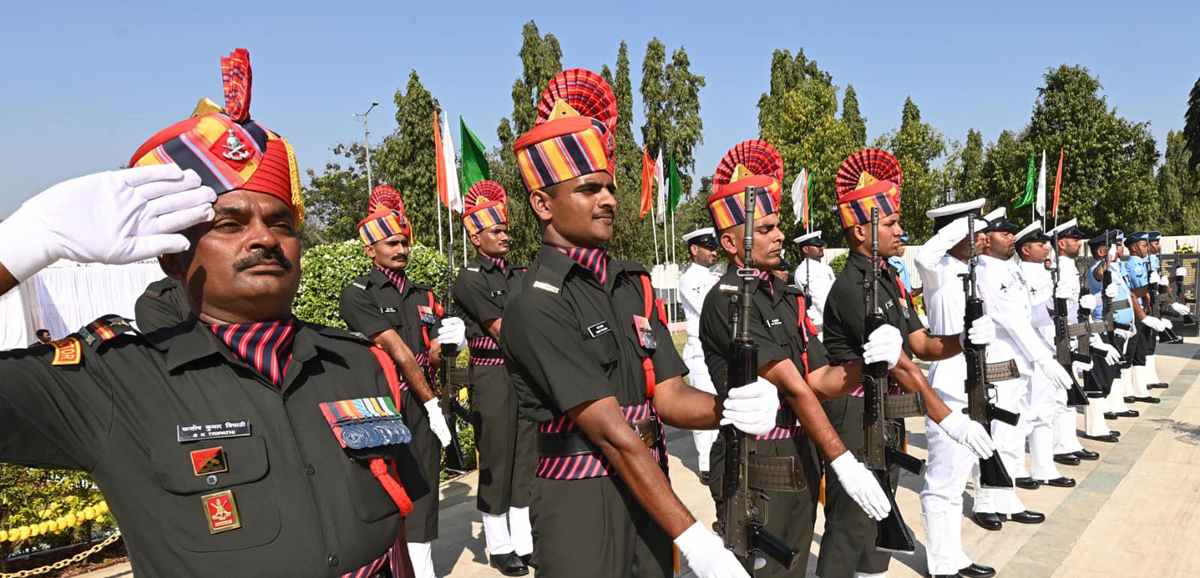 CM KCR hoists national flag at Pragathi Bhavan - Sakshi10