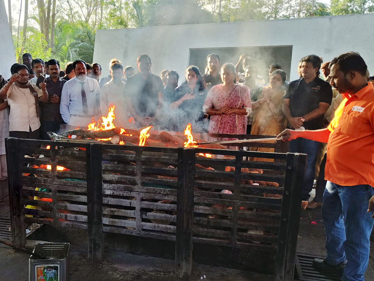 Senior Actress Jamuna Funeral Photos - Sakshi3