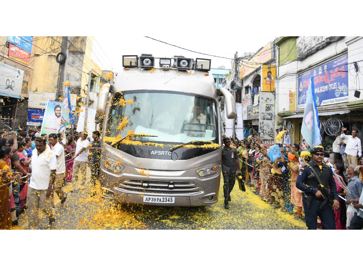 CM YS Jagan Rajahmundry Tour Photos - Sakshi11