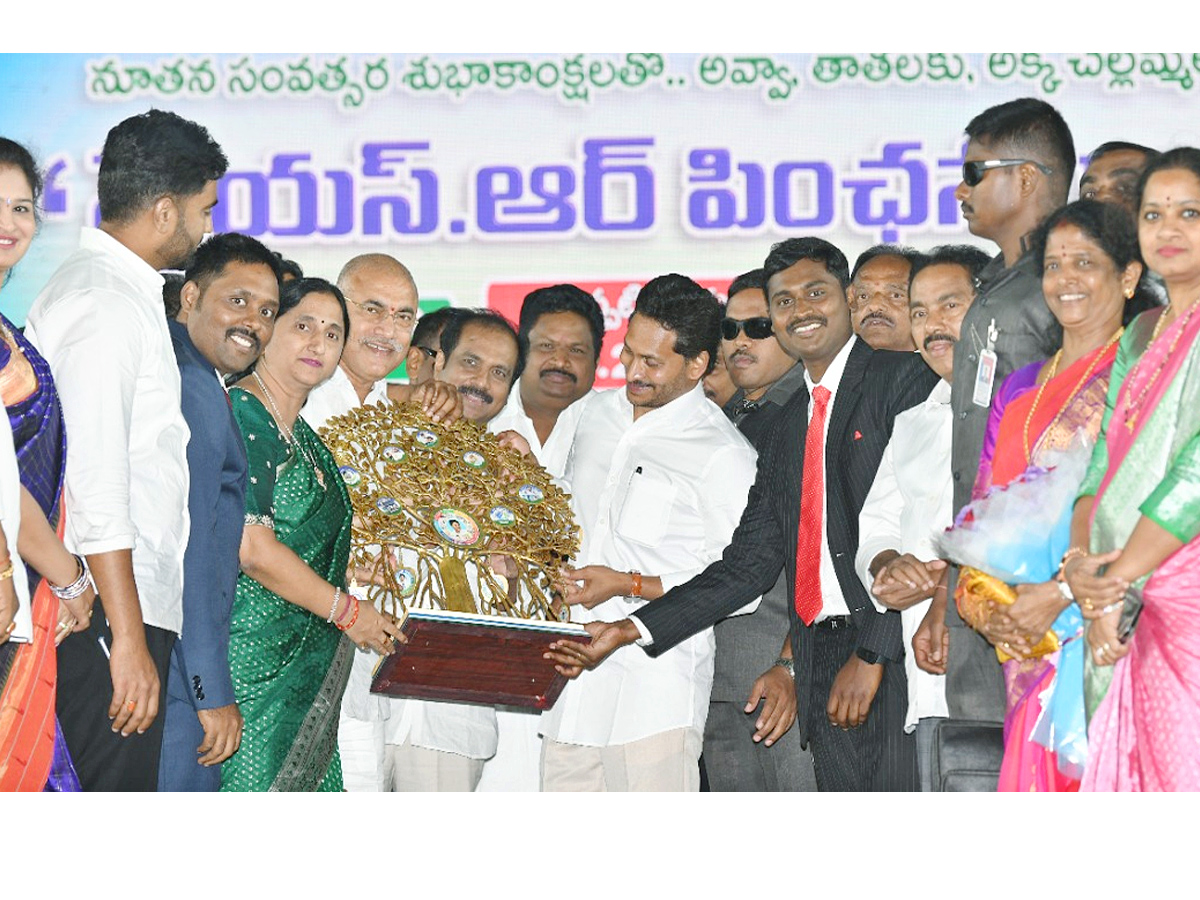 CM YS Jagan Rajahmundry Tour Photos - Sakshi14