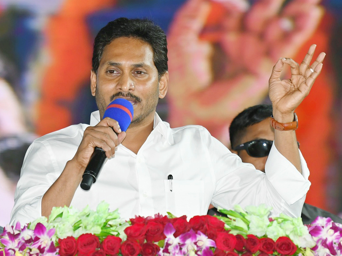 CM YS Jagan Rajahmundry Tour Photos - Sakshi16