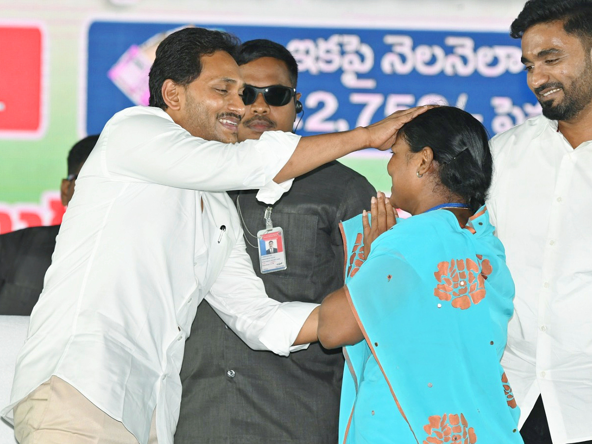 CM YS Jagan Rajahmundry Tour Photos - Sakshi19