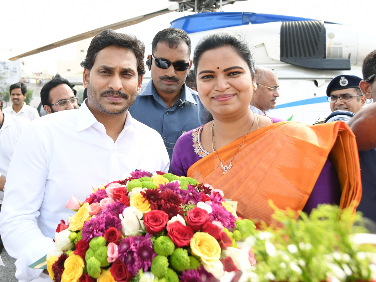 CM YS Jagan Releases Jagananna Chedodu Scheme Funds - Sakshi24