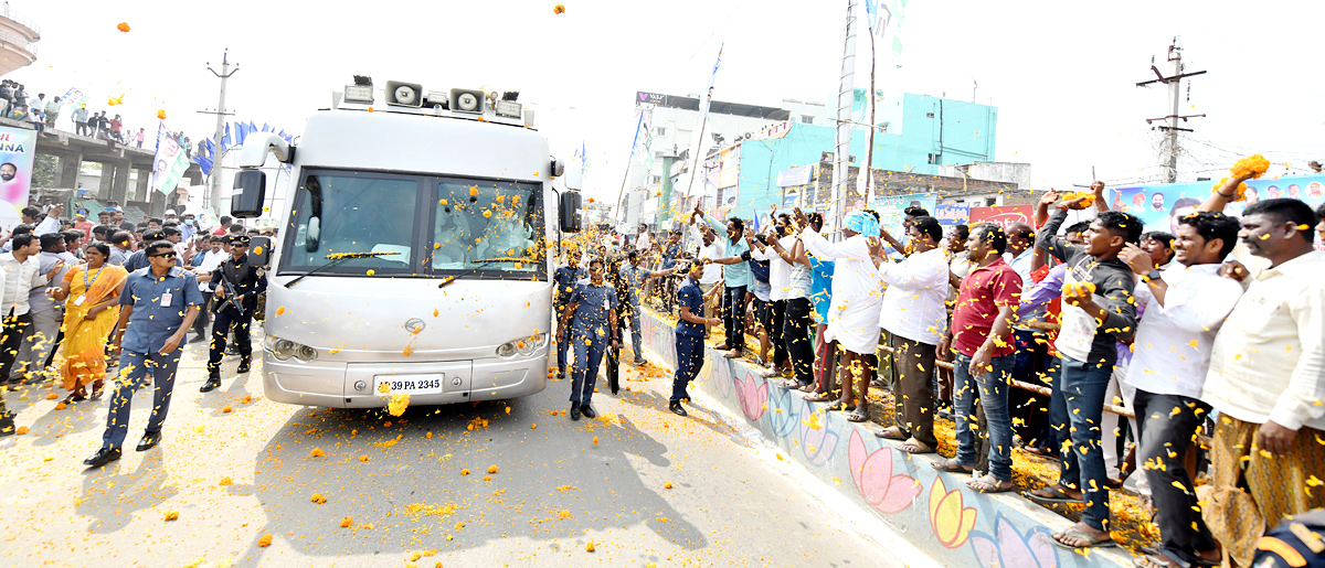 CM YS Jagan Releases Jagananna Chedodu Scheme Funds - Sakshi3