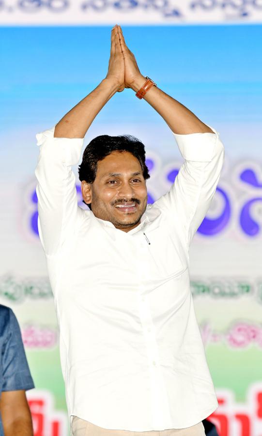 CM YS Jagan Releases Jagananna Chedodu Scheme Funds - Sakshi26