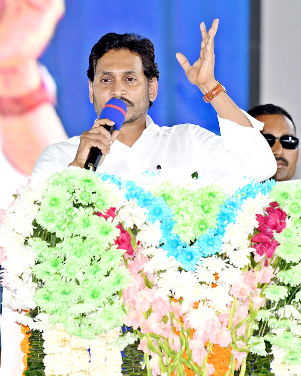 CM YS Jagan Releases Jagananna Chedodu Scheme Funds - Sakshi28