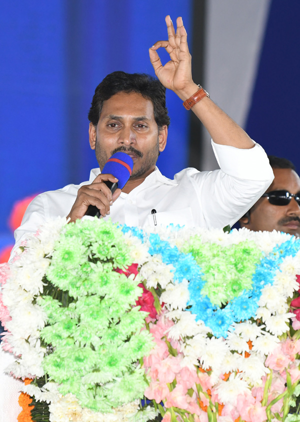 CM YS Jagan Releases Jagananna Chedodu Scheme Funds - Sakshi29