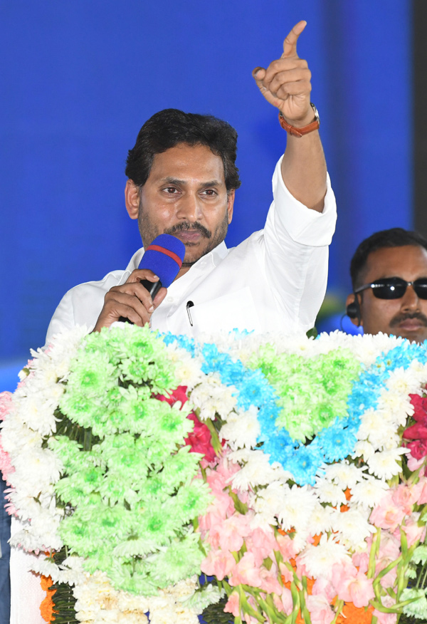 CM YS Jagan Releases Jagananna Chedodu Scheme Funds - Sakshi31