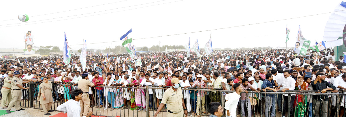 CM YS Jagan Releases Jagananna Chedodu Scheme Funds - Sakshi21