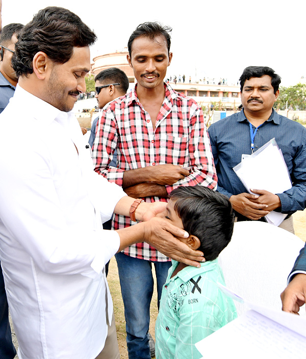 CM YS Jagan Releases Jagananna Chedodu Scheme Funds - Sakshi34