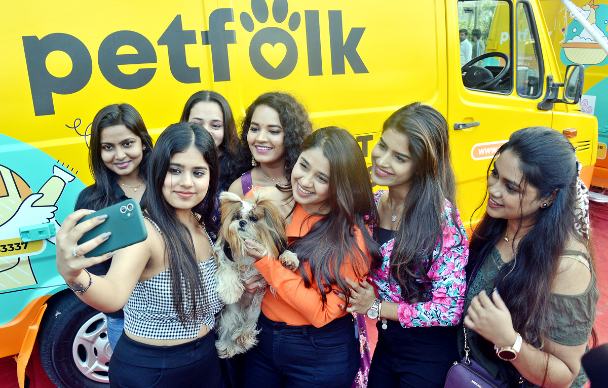 Pet Grooming Van Photos  - Sakshi1