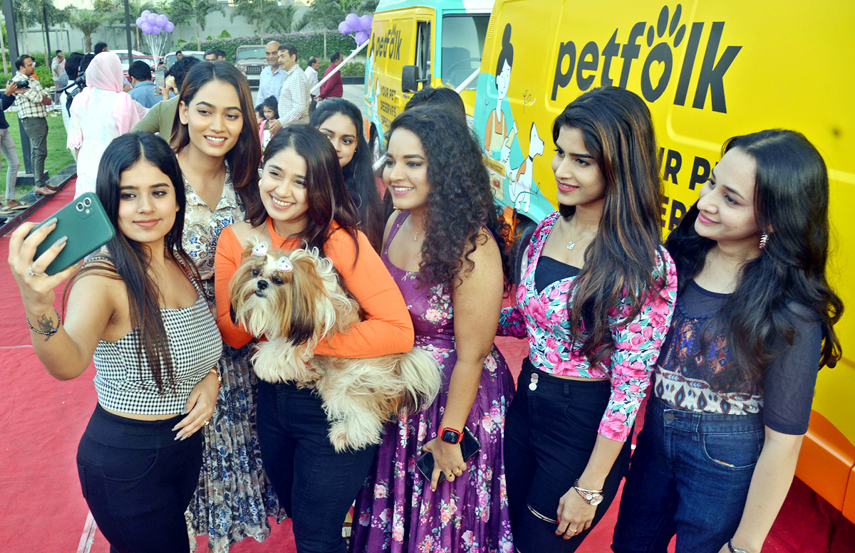 Pet Grooming Van Photos  - Sakshi3